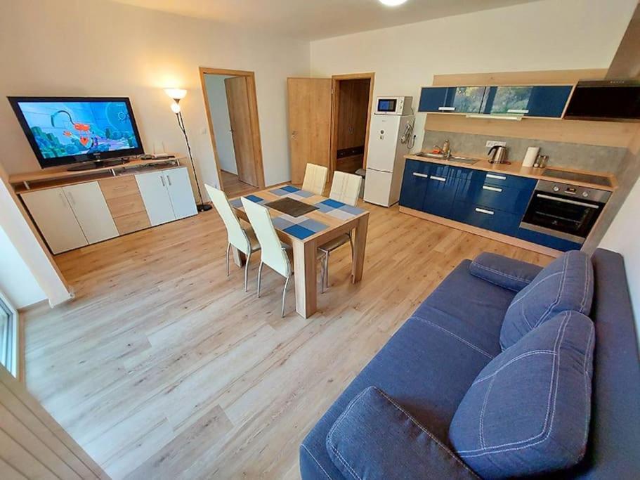 Moderni Apartman Horni Marsov - By Alka Exterior photo